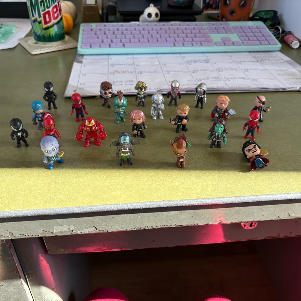 Superhero Mini Figures Set - 22 mini action figures!!